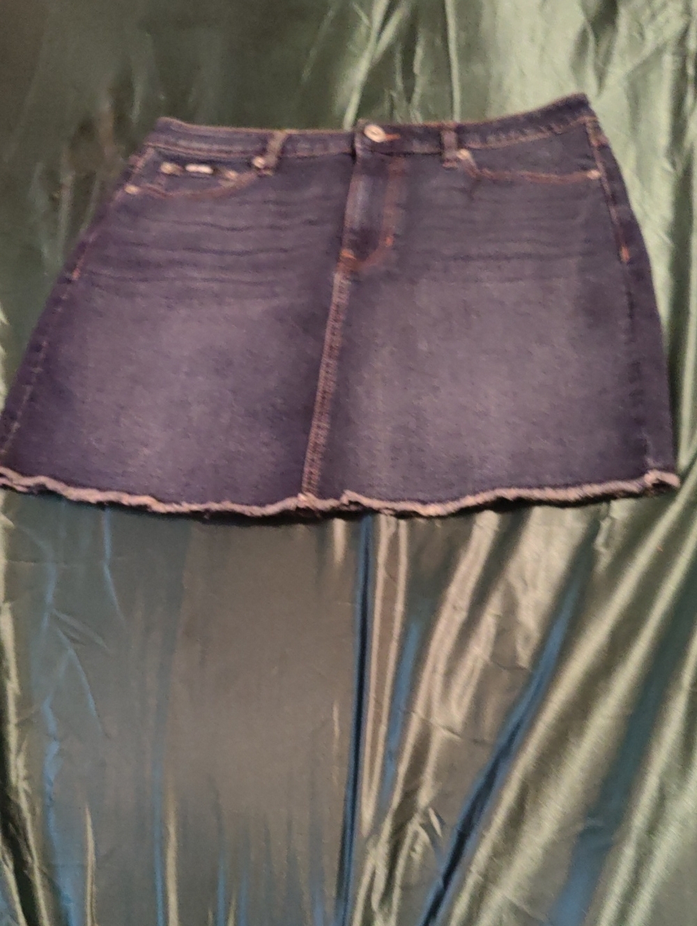NWT DKNY size  12 Dark Blue Denim Mini Skirt with Frayed Hem